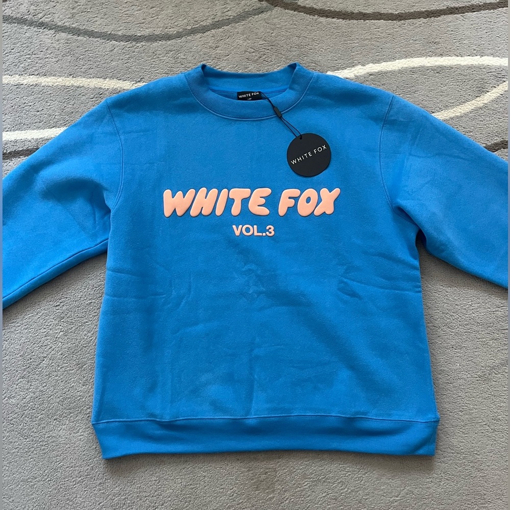 WHITE FOX BOUTIQUE OFFSTAGE SWEATER AZURE